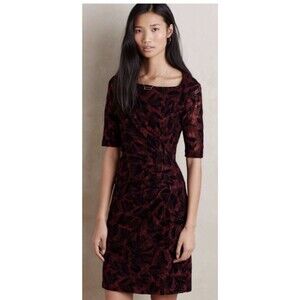 Anthropolgie Maeve  Lace Dress i Body Con Short Sleeve Ruched  Burgundy